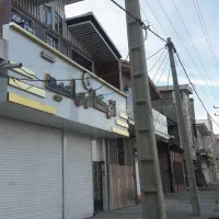 مغازه تجاری قلعه حاتم