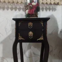 یک عدد میز تلفن