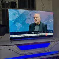 دو عدد تلویزیون یه جاروبرقی میز تلویزیون