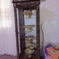 یک عدد بوفه و ساعت ایستاده