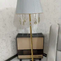 آباژور ایستاده