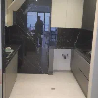 شرکت کار در ارتفاع. نظافت راه پله. خونه نوساز.