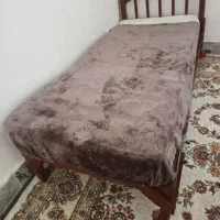 تخت چوبی