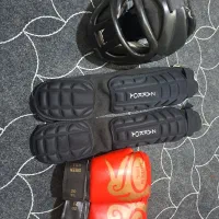 تجهیزات ورزشی (محافظ ساق،کلاه،دستکش)