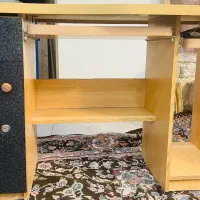 میز تحریر و کامپیوتر