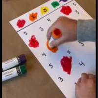 درمانگر  و مربی کودک