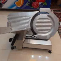 کالباس بر ایتالیایی برند اوماس