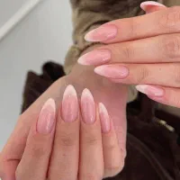 خدمات و آموزش کاشت ناخن