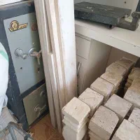 سنگ راهپله و کابینت ویترین  وسیله ارایشگاه صندلی