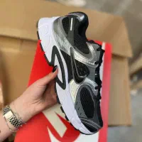 کفش موجود شد.