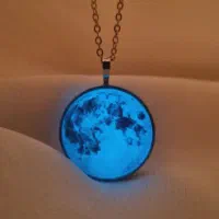 گردنبند ماه شب‌نما