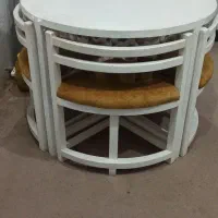 میز ناهارخوری کم جا. گلدان و میز تلفن لوستر