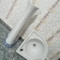 روشویی‌پایدار گوشه ای سرامیکی با آینه