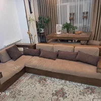 مبل ال مبلمان همراه با میز جلو مبلی