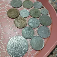 مقداری سکه قدیمی وخارجی