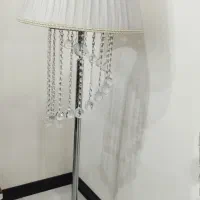 چراغ خواب کنار سالنی