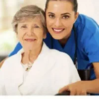 پرستار خانم سالمند