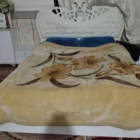 تخت خواب سالم همراه با تشک در حد نو