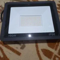 ۲عدد پروژکتور ۱۰۰ وات