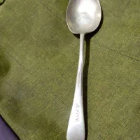 قاشق نقره قدیمی هست