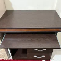 میز تحریر و کامپیوتر در حد نو