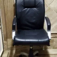 صندلی در حد نو رنگ مشکی