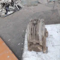یک عدد گیربکس بالابر سالم موجود میباشد