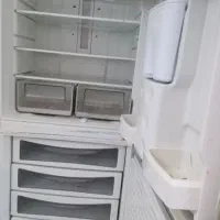 یک دستگاه یخچال فریزر برند الکترواستیل