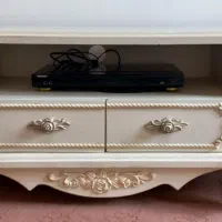 تلوزیون و میز تلوزیون کارکرده