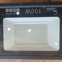 ۲ عدد پروژکتور ۱۰۰