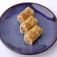 تهیه باقلوا و کنافه استانبولی و کیکهای کافیشاپی