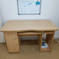 میز تحریر و کامپیوتر