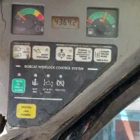 یک دستگاه بابکت T250