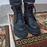 کفش نو|کیف، کفش، کمربند|قم, هنرستان|دیوار