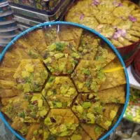 گل چین ماهر برای سوهان پزی|استخدام خدمات فروشگاه و رستوران|قم, خداکرم|دیوار