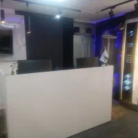 منشی دفتر آسانسور