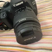 دوربین کنون ۱۲۰۰ دی در حد با لنز