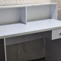 میز تحریر و کار ساده با کشو و طبقه