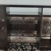 میز تحریر و کامپیوتر