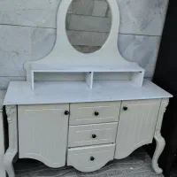 میز آرایشی در حد نو