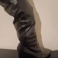 پوتین ساق دار|کیف، کفش، کمربند|ری, شهید غیوری (ابن باویه)|دیوار