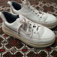 کفش سفید اسپرت