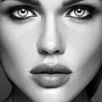 استخدام مدلینگ خانم برای لباس و هنری امکان دورکاری