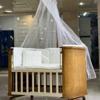 تخت کنار مادر