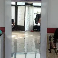 ۳عددمیز و۳عددآینه آرایشگاه تازه ساخت قیمت مناسب