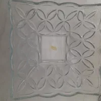 تعدادی ظرف شیشه ای