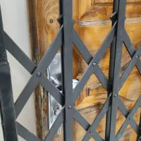 درب ورودی با درب آکاردئونی سالم|مصالح و تجهیزات ساختمان|تهران, سازمان آب|دیوار