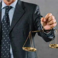 *استخدام خانم وکیل کاراموز با پروانه فعال*