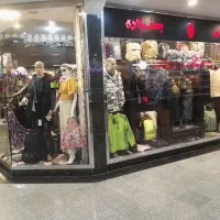 فروشنده پوشاک مردانه و زنانه(آقای مجرد)