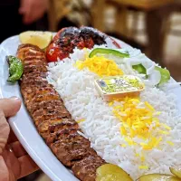 به یک آشپز غذا ایرانی ماهر نیازمندم